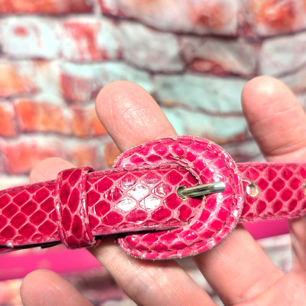 Vintage Dame pink snake skin belt small
